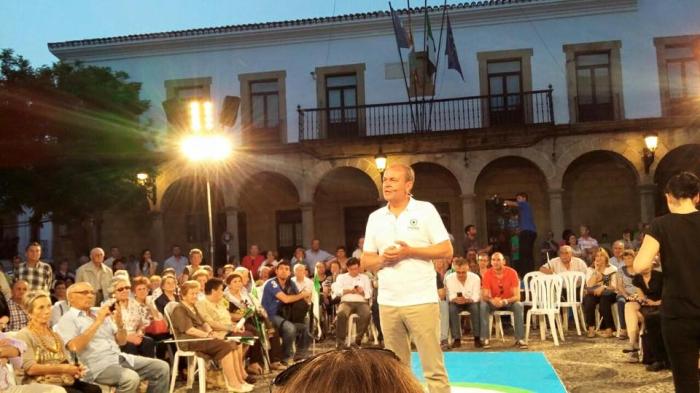 Monago apuesta en Valencia de Alcántara por conseguir el título de Patrimonio de la Humanidad para la dehesa