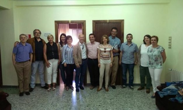 Juan Bravo visita Plasencia para dar a conocer los servicios de atención a familias del Gobierno