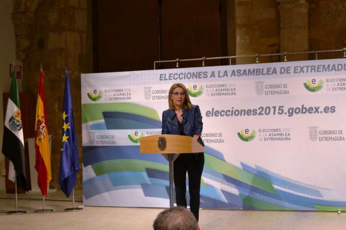 La normalidad predomina en la apertura de las 1.366 mesas electorales de Extremadura