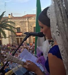 Cientos de personas dan la bienvenida a San Juan en el acto de presentación del Abanderado de Coria