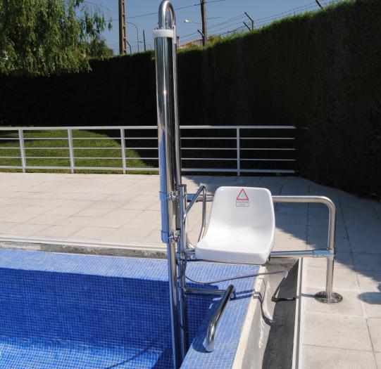 Valencia de Alcántara invierte más de 12.000 euros en la adaptación de la piscina para personas discapacitadas