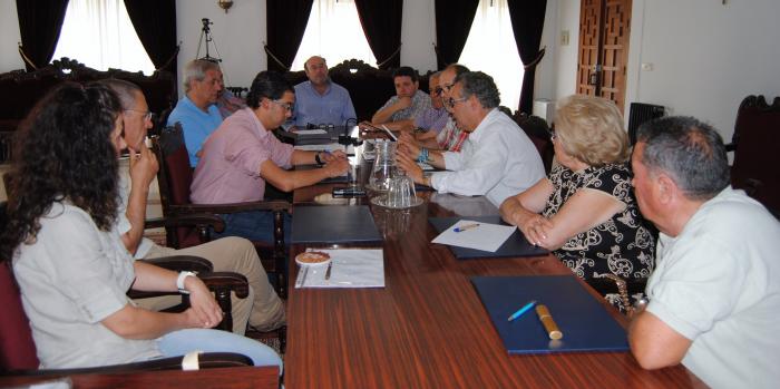 Carrilho y Piris mantienen un encuentro en Valencia de Alcántara para abordar  futuras inveriones