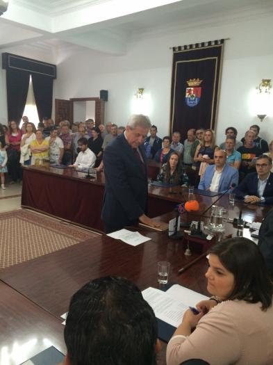Piris apuesta por la unidad de gobierno y oposición en su investidura como alcalde en Valencia de Alcántara