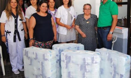 La residencia Santo Antonio de Valencia de Alcántara recibe material para el cuidado de los residentes