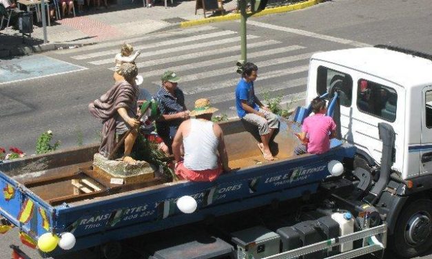 El Ayuntamiento de Moraleja apela al civismo en la procesión de vehículos de San Cristobal