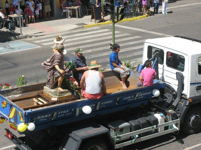 El Ayuntamiento de Moraleja apela al civismo en la procesión de vehículos de San Cristobal