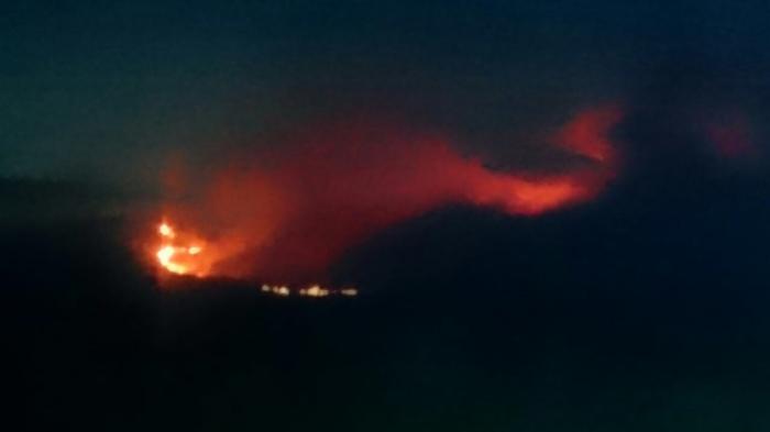 Efectivos de Andalucía, Castilla y León y Portugal se suman a la extinción del incendio de Sierra de Gata