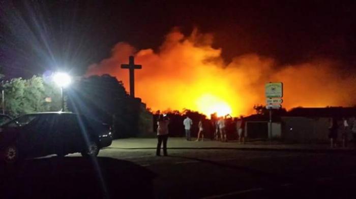 El incendio de Sierra de Gata obliga a evacuar a los vecinos de Hoyos hasta Coria y Moraleja