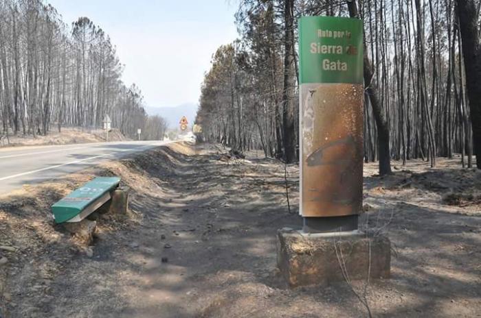 El fuego de Sierra de Gata amenaza Cilleros, Villamiel y Trevejo y arrasa cerca de 10.000 hectáreas