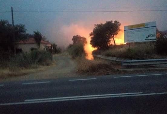 El incendio de Sierra de Gata llega a Las Pedrizas de Moraleja y es controlado mediante cortafuegos