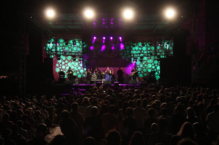 Más de 10.000 personas disfrutaron de los conciertos, pasacalles  y talleres del XX Festival Folk Plasencia