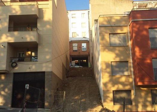 El Ayuntamiento de Coria continúa con las obras de las escaleras de la calle Cervantes