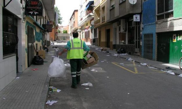 El servicio de limpieza de la empresa Pilsa de Coria urge al ayuntamiento y policía más control en el mercadillo