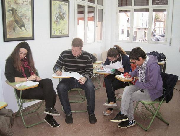 La Universidad Popular de Coria oferta una veintena de cursos para personas mayores de 16 años