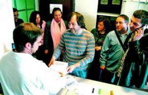 El colegio Prácticas de Cáceres presenta 5.000 firmas para que el colegio abra en septiembre de 2009