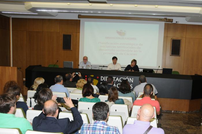 Diputación se reúne con los Grupos de Acción Local con el fin de abordar futuros proyectos conjuntos