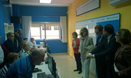 La Junta abre un “Ciberaula” en Cáceres que se suma a los 23 que ya existen en los centros de mayores