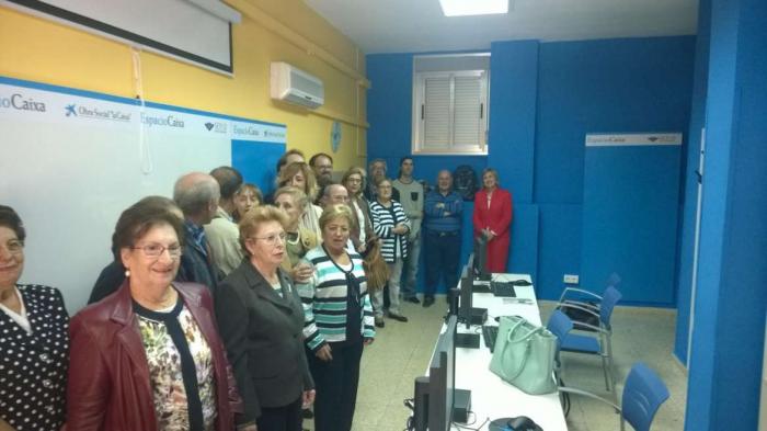 La Junta abre un “Ciberaula” en Cáceres que se suma a los 23 que ya existen en los centros de mayores