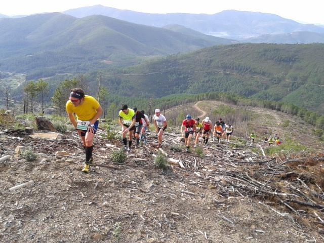 Más de 200 corredores participan en la III Carrera de Montaña Cumbres Hurdanas en Caminomorisco