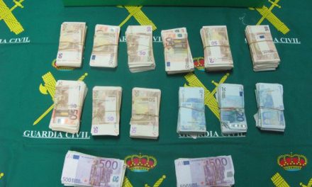 La Guardia Civil se incauta de más de 120.000 euros de procedencia desconocida que estaban en un vehículo