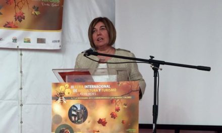 Diputación valora el esfuerzo de los trabajadores de Las Hurdes en la III Feria de Apicultura