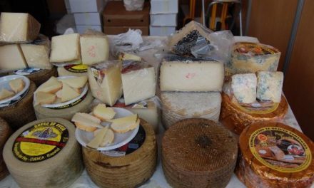 El queso «El Acehucheño» ha sido premiado por el Ministerio como «mejor queso madurado de cabra»