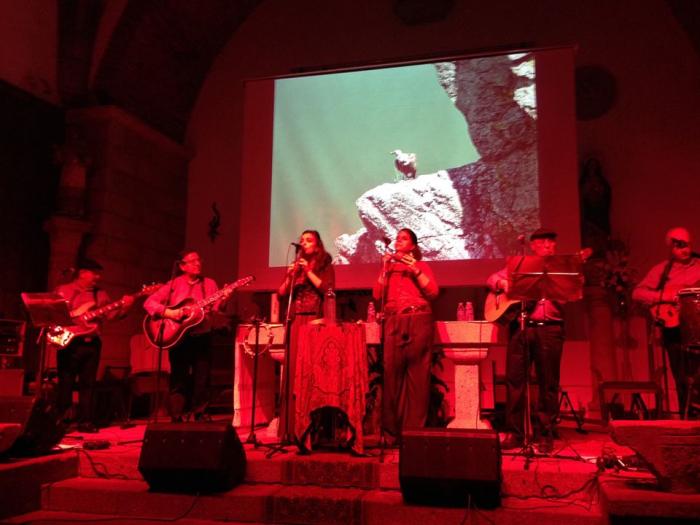El concierto de Manatial Folk en Moraleja puso fin a las actividades del fin de semana con decenas de asistentes