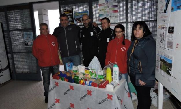 La Asociación Deportiva Caurium recauda más de 200 kilos de alimentos no perecederos para Cruz Roja
