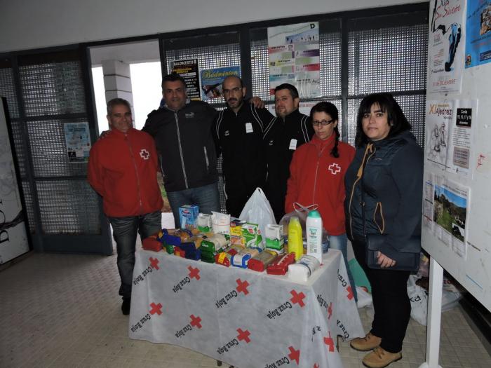 La Asociación Deportiva Caurium recauda más de 200 kilos de alimentos no perecederos para Cruz Roja
