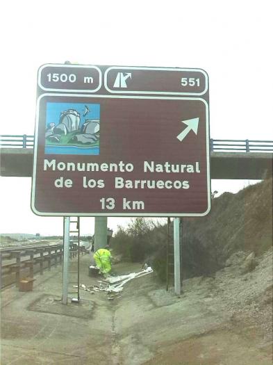 Comienza la instalación de la señalización de destinos turísticos de Extremadura en la Red de Carreteras