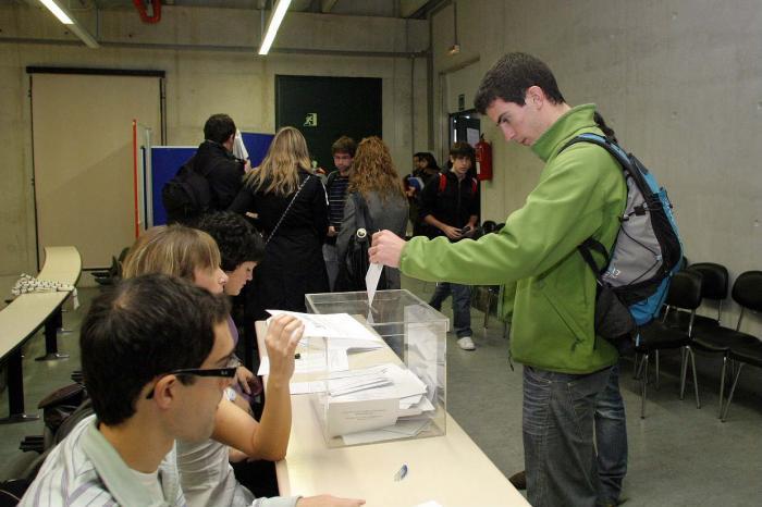 Extremadura registra un 56,4 por ciento de participación electoral a las 18:00 horas con tres puntos menos que en 2011