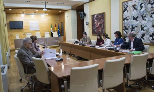 La Junta asegura que Extremadura alcanzó un déficit al cierre de 2015 del 2,99 por ciento del PIB