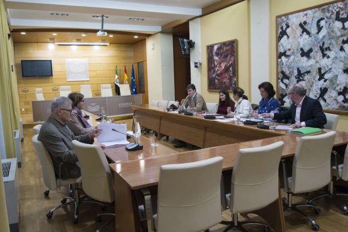 La Junta asegura que Extremadura alcanzó un déficit al cierre de 2015 del 2,99 por ciento del PIB