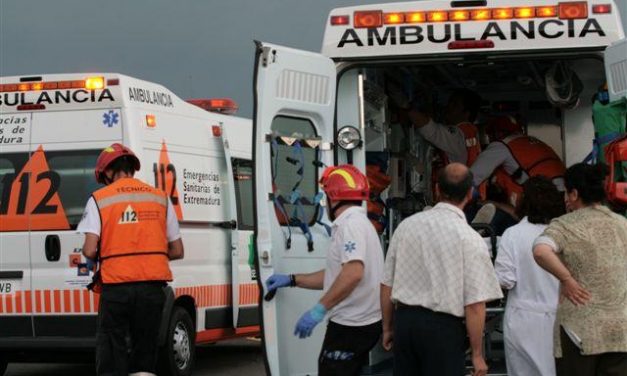 Un matrimonio y su hijo resultan heridos al salirse de la vía la furgoneta en la que viajaban en Montehermoso