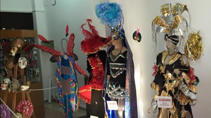 Ballestero anima a la ciudadanía a disfrutar de las fiestas de Carnaval de Coria y de la exposición de disfraces