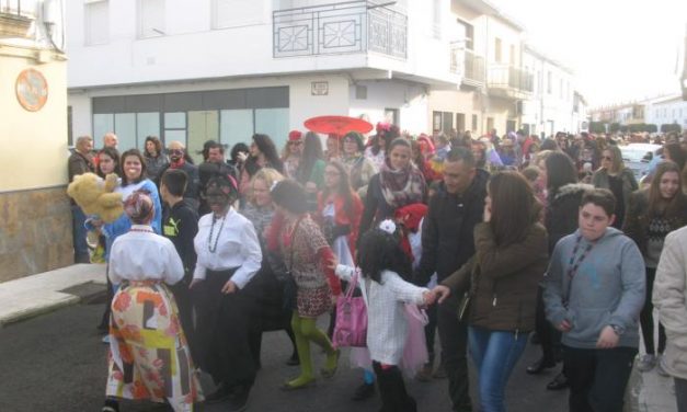 Más de un centenar de personas disfrutó del «Día del Zarrio» y el encierro de la «vaca pendona» en Moraleja