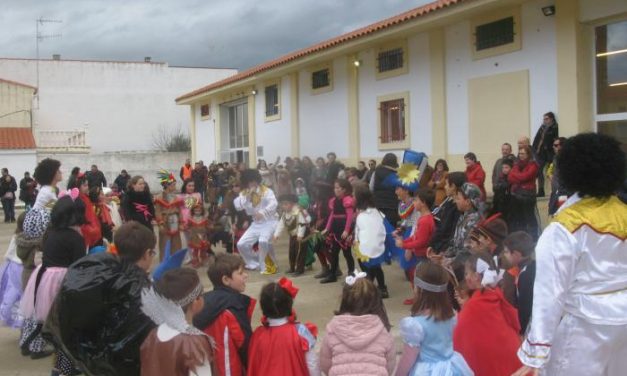La lluvia impide la celebración del último desfile de Carnaval infantil en Moraleja