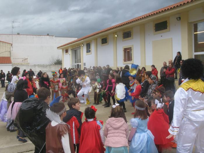 La lluvia impide la celebración del último desfile de Carnaval infantil en Moraleja