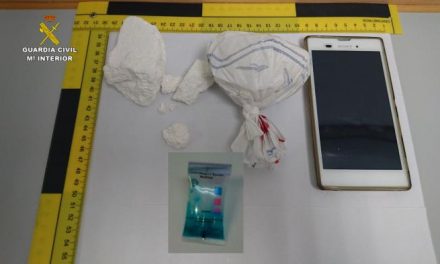La Guardia Civil se incauta de 190 gramos de cocaína en roca sin procesar durante un control de carretera