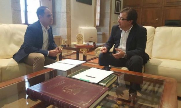 El alcalde de Moraleja destaca ante la Junta la ampliación del Instituto Jálama como prioridad