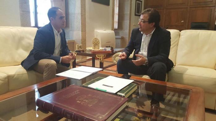 El alcalde de Moraleja destaca ante la Junta la ampliación del Instituto Jálama como prioridad