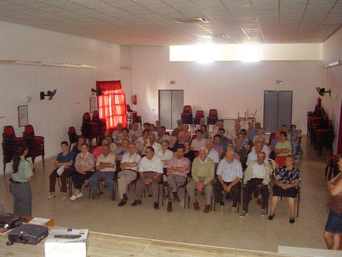 La Guardia Civil anima a consistorios y residencias de ancianos a adherirse a las charlas del Plan Mayor