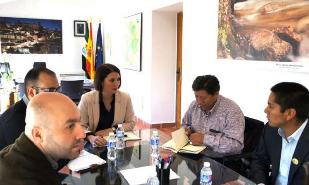 Una delegación peruana conoce en Extremadura estrategias de  cooperación transfronteriza