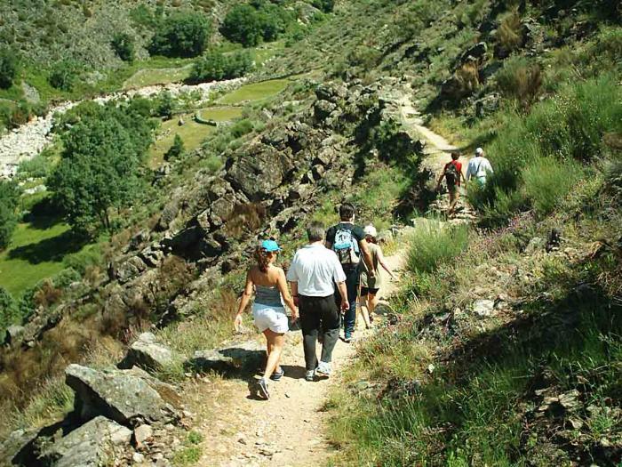 La Asociación El Bordón de Plasencia organiza una ruta senderista en solidaridad con Sierra de Gata