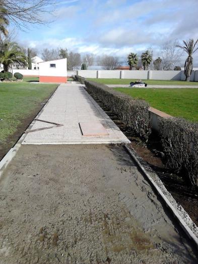 El Ayuntamiento de Moraleja acomete obras de mejora en la piscina municipal y el Campo de Fútbol La Vega