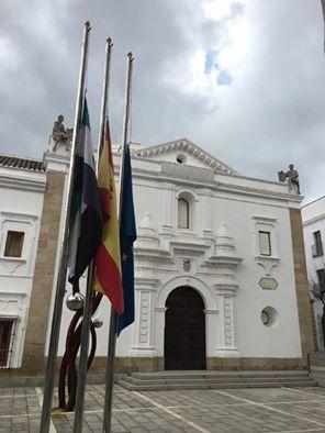 La Asamblea de Extremadura guarda un minuto de silencio por las víctimas de los atentados de Bruselas