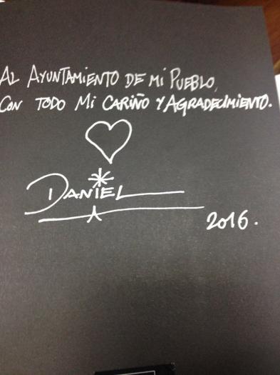 El Ayuntamiento de Moraleja manifiesta su orgullo ante la trayectoria del autor Daniel Muñoz