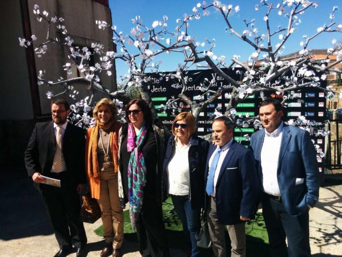La Junta resalta el desarrollo económico y medioambiental que conlleva la cereza en el Valle del Jerte
