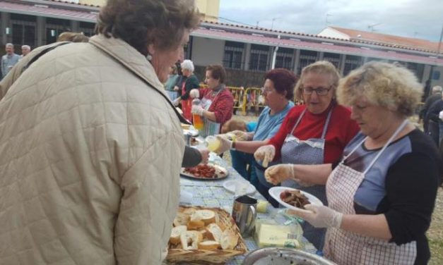 Decenas de vecinos de Moraleja disfrutaron de la jornada de convivencia en el Barrio de Las Eras