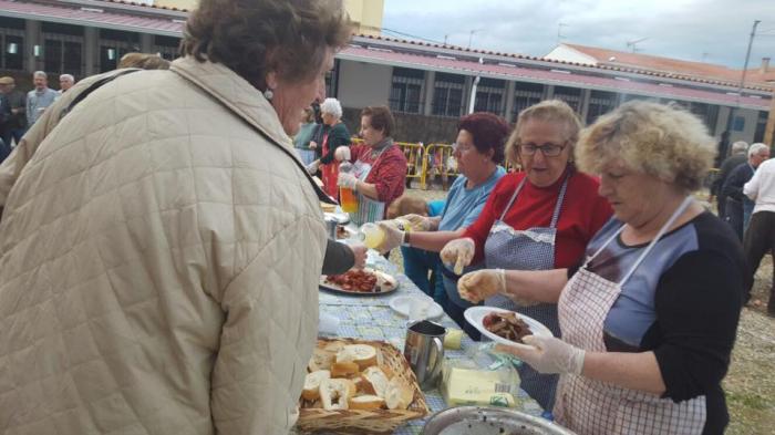 Decenas de vecinos de Moraleja disfrutaron de la jornada de convivencia en el Barrio de Las Eras